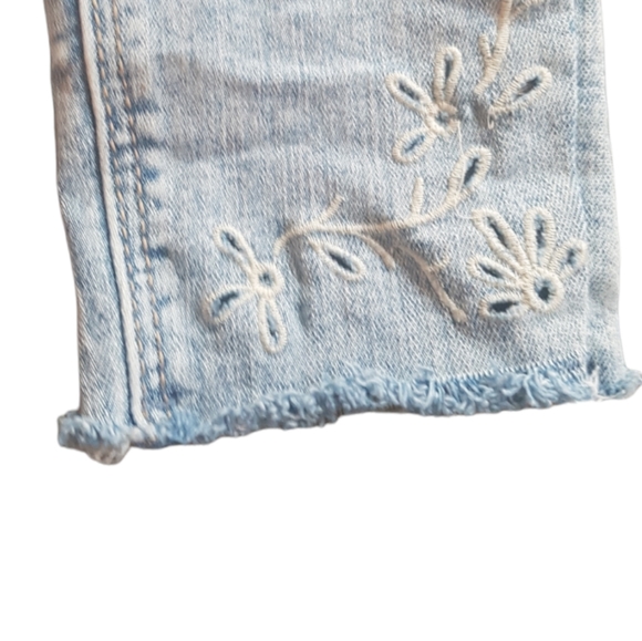 💫HOST PICK💫❤Whitewashed jeans with embroidery at the hems size 4 - Picture 2 of 5